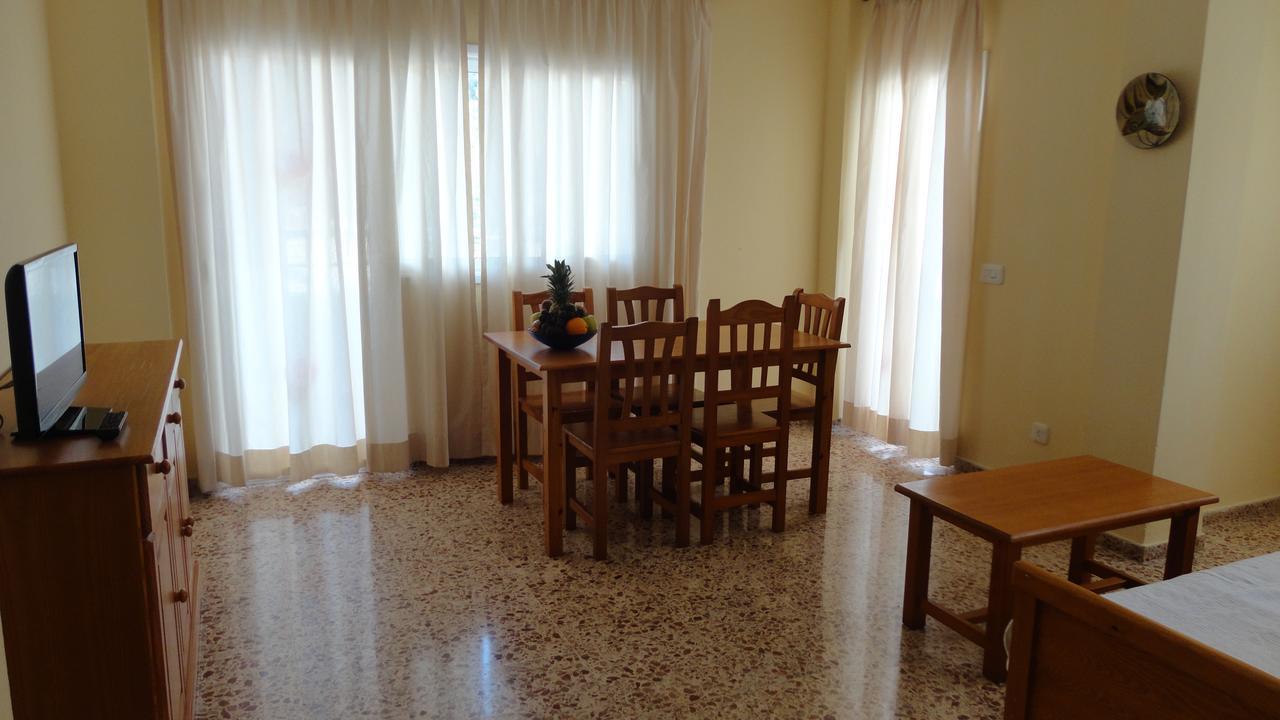 Apartamentos Cala Llonga Exterior foto