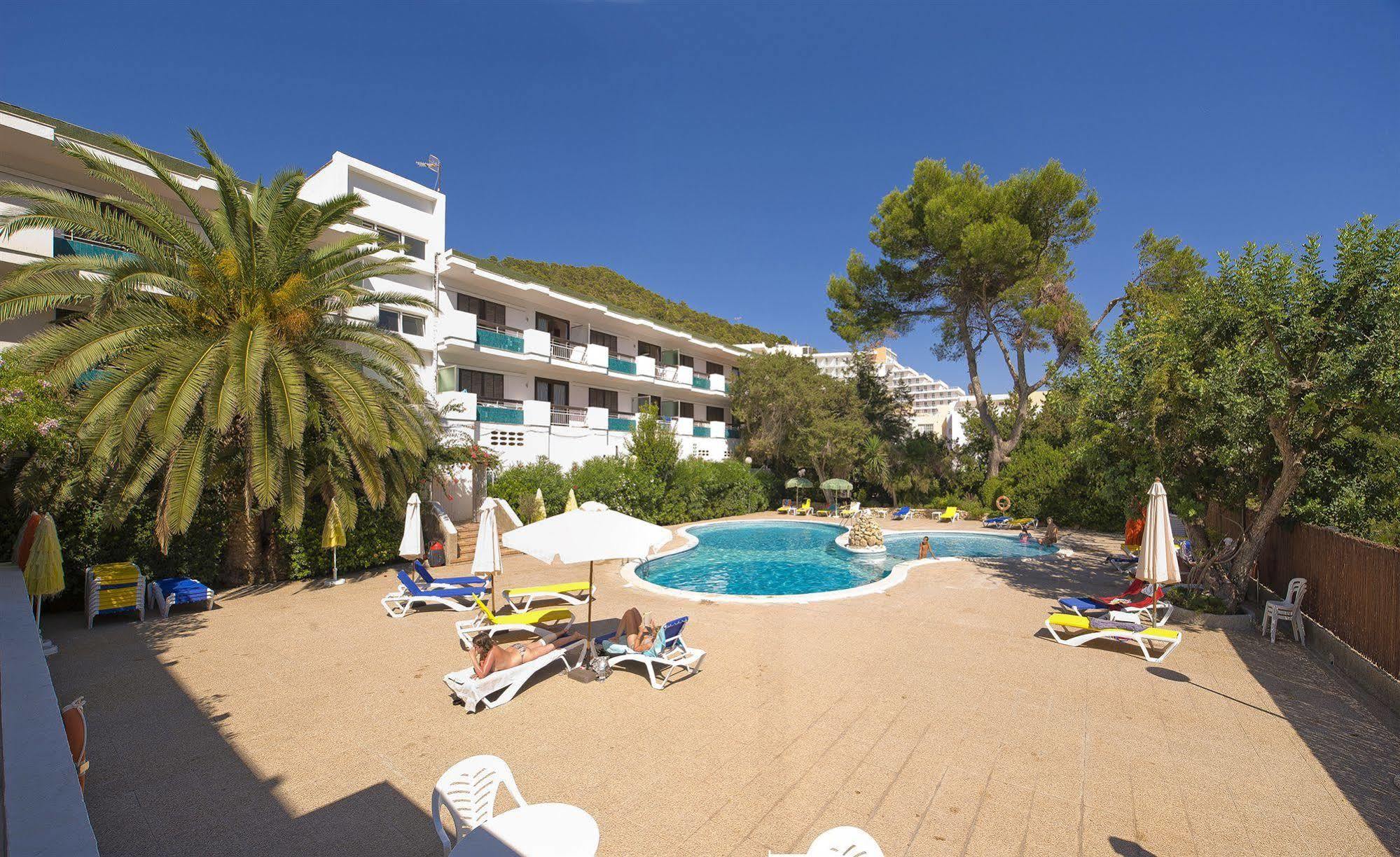 Apartamentos Cala Llonga Exterior foto