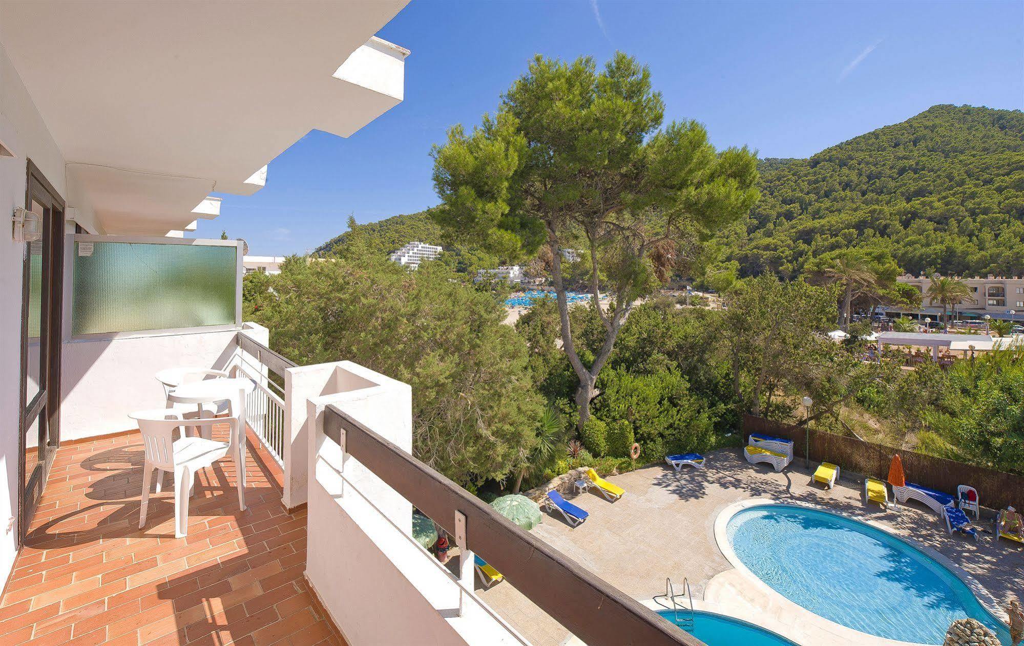 Apartamentos Cala Llonga Exterior foto