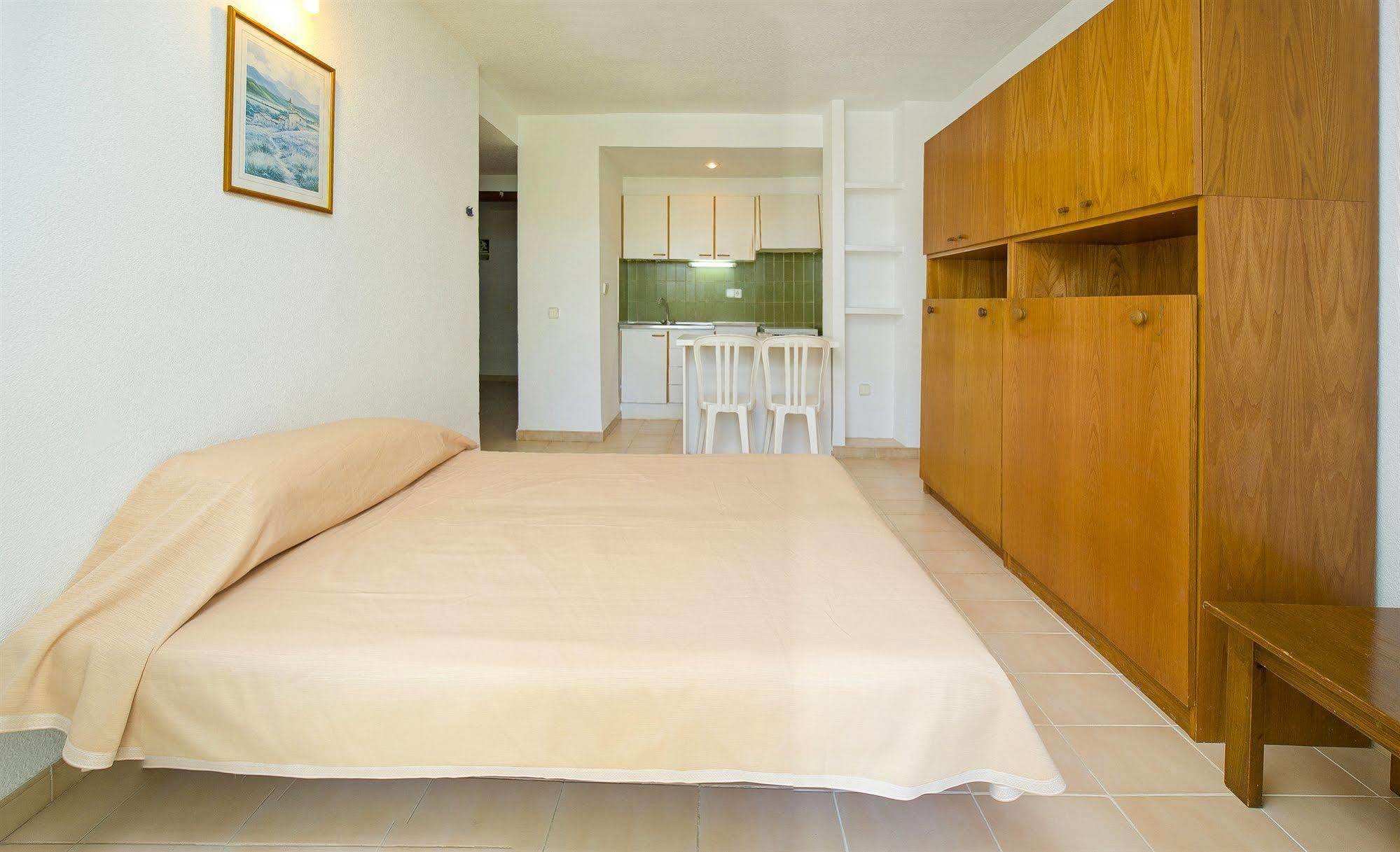 Apartamentos Cala Llonga Exterior foto
