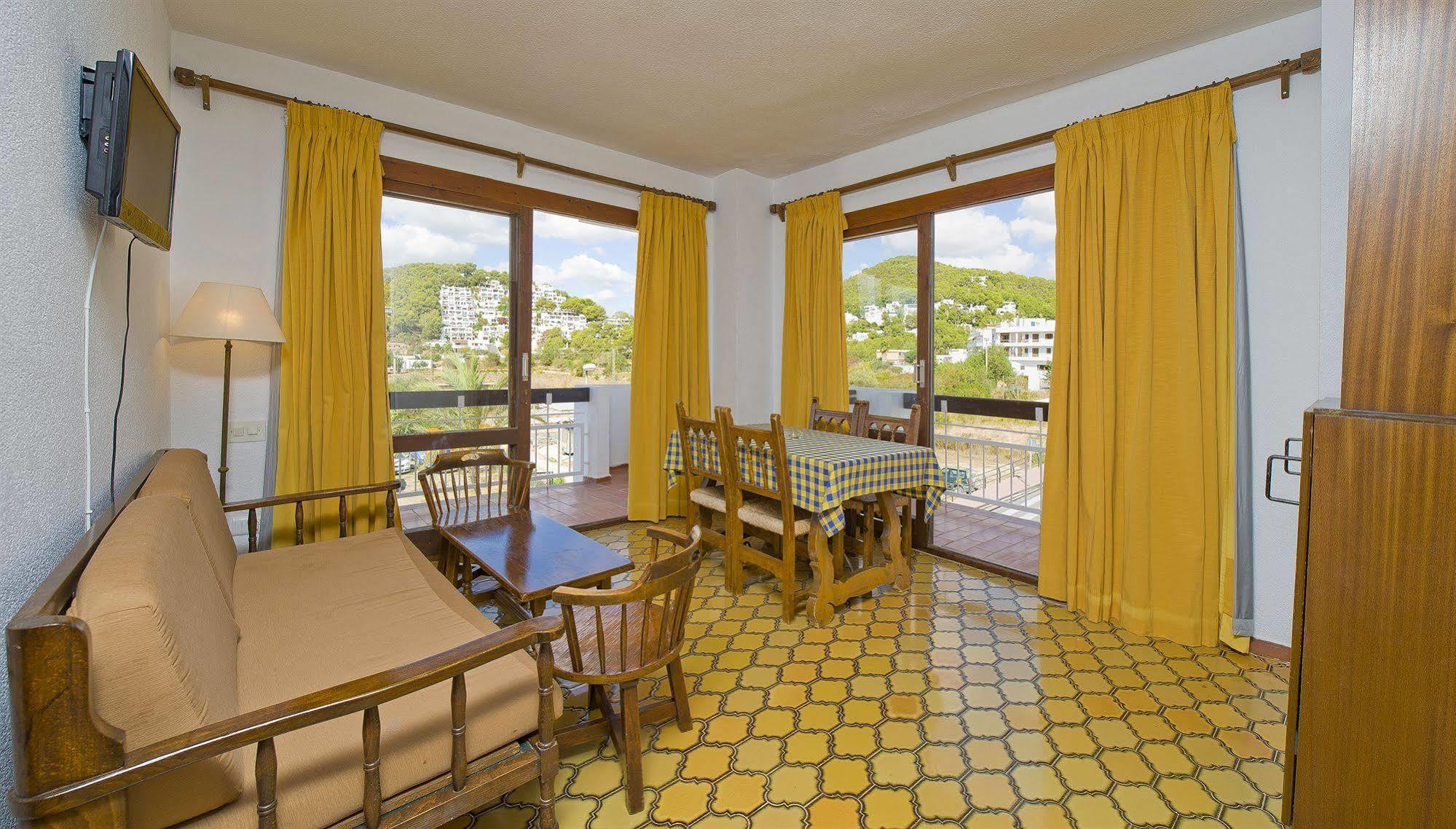 Apartamentos Cala Llonga Exterior foto