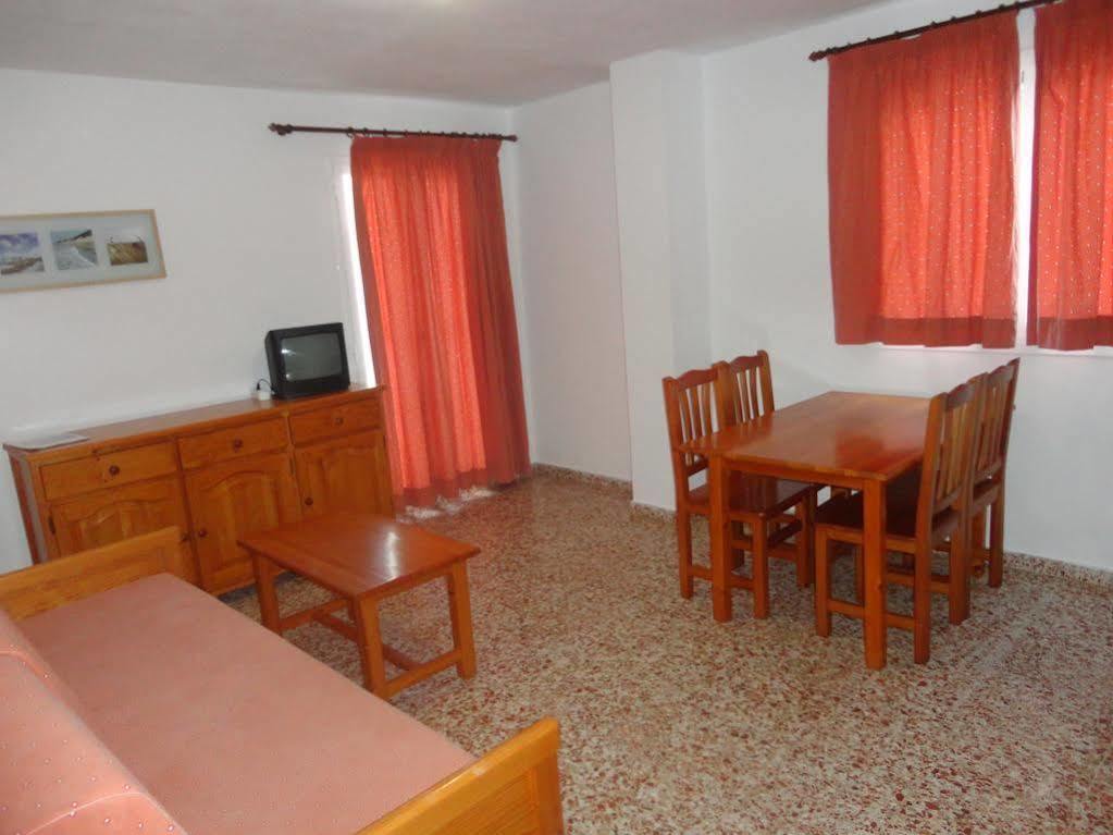 Apartamentos Cala Llonga Exterior foto