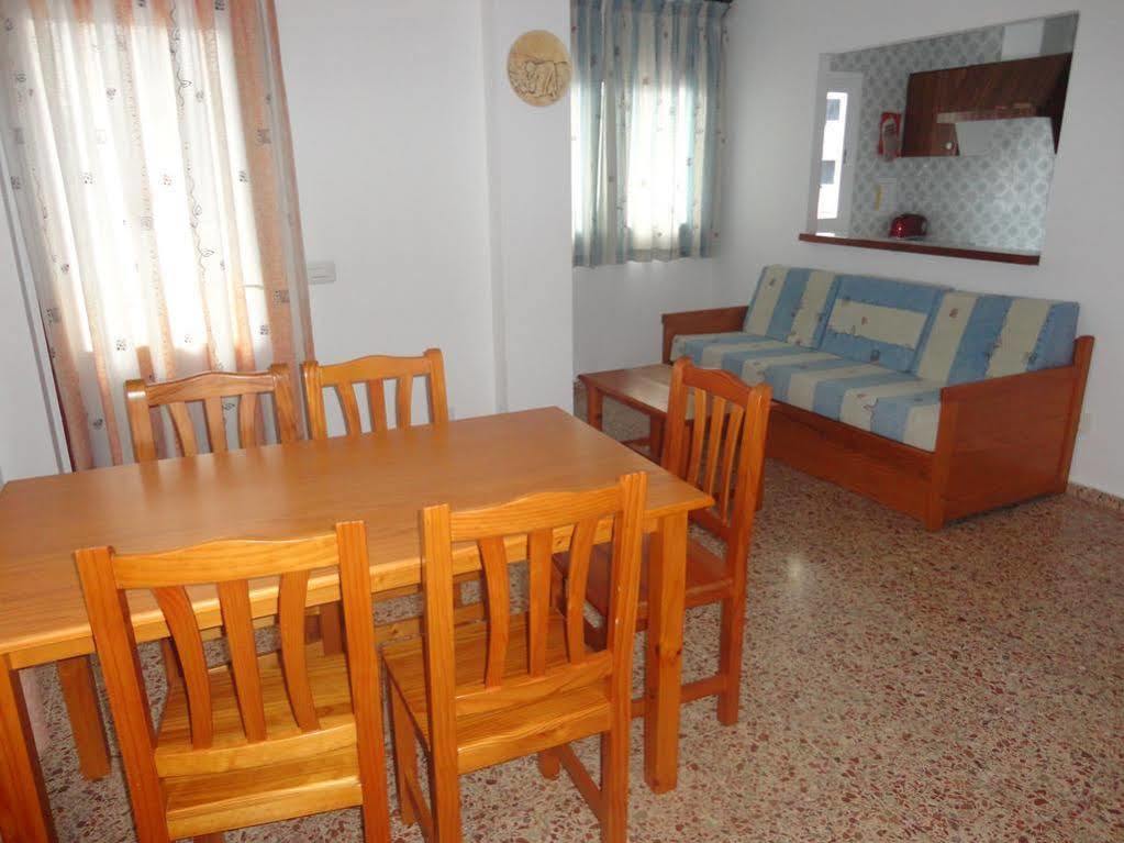 Apartamentos Cala Llonga Exterior foto