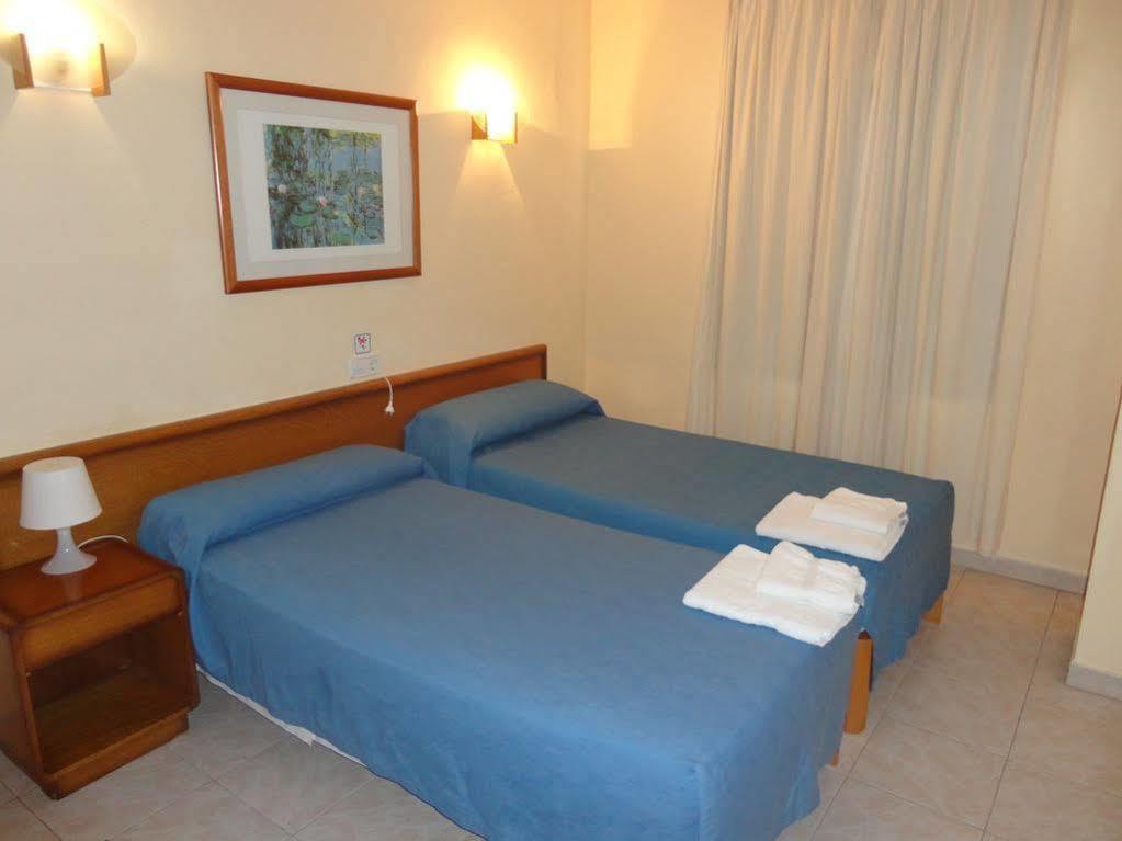 Apartamentos Cala Llonga Exterior foto