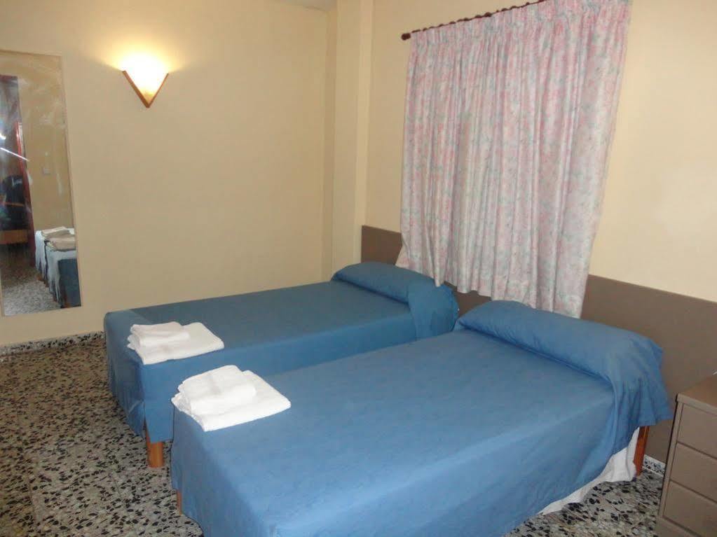 Apartamentos Cala Llonga Exterior foto